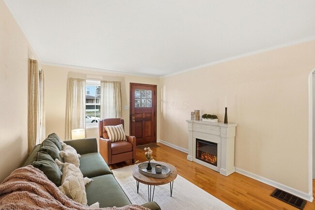 Photo - 2695 Bellwood Ave