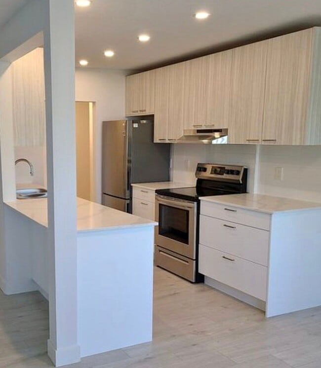 Building Photo - Spacious Beauty In The Heart Of Lynn Valle... Unit 201