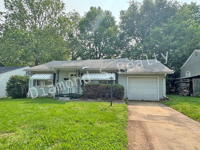 Building Photo - Cute 2 Bedroom Home Located Near Fort & Su...