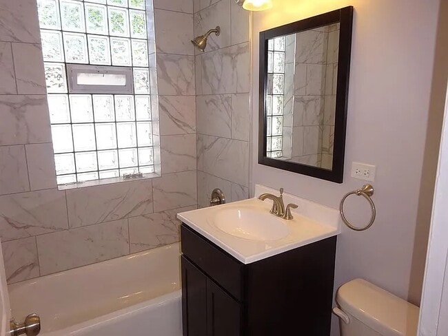 Photo - 5354 W Byron St