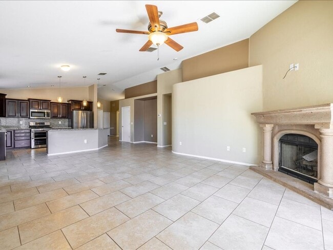 Photo - 3 Bedroom 2 Bathroom with Den!