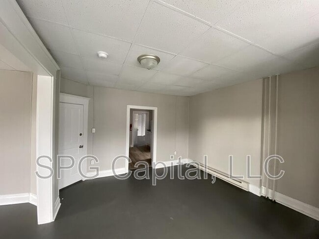 Photo - 208 W Main St