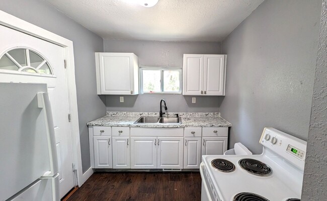 Photo - 3300 Glendale St