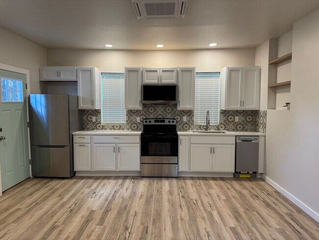 Photo - 1 bed 1 bath Just renovated! Stunning High...