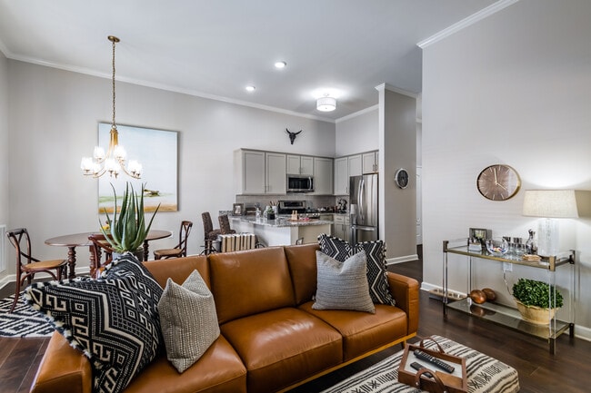 Photo - Holbrook Acworth - Active Senior