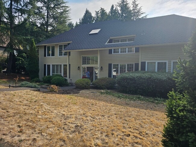 Building Photo - TRADITIONAL HOME IN PALISADES NEIGHBORHOOD...
