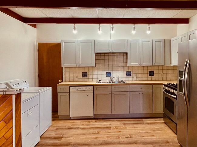 Photo - 1428 Vassar Dr NE Unit C