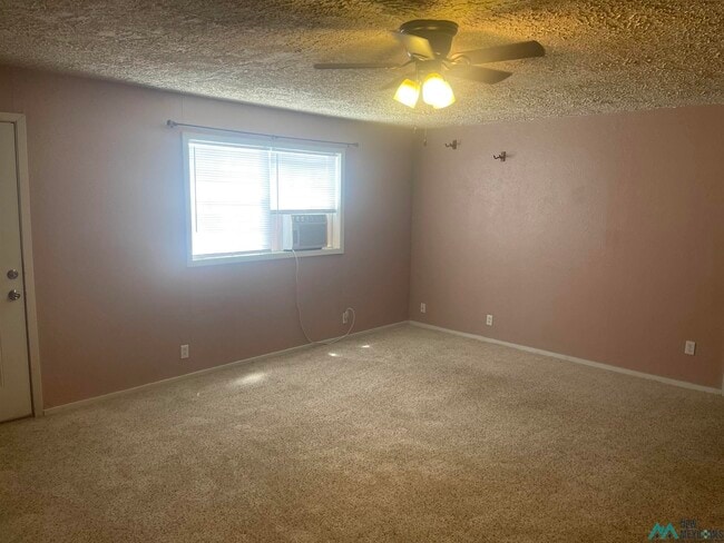 Photo - 908 Maple St
