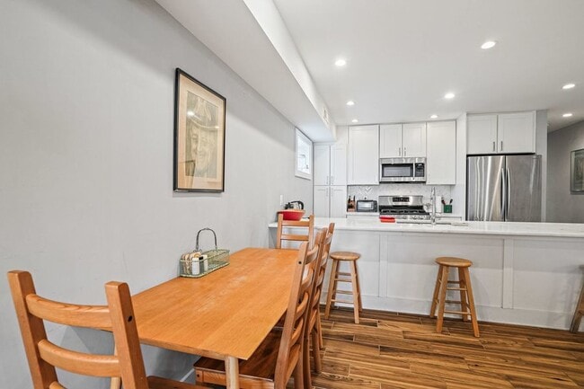 Photo - 419 Newton Pl NW Unidad B