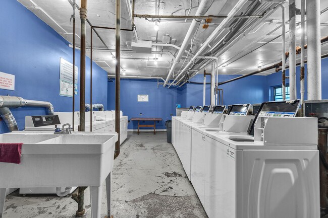 7025.5 N Sheridan Rd