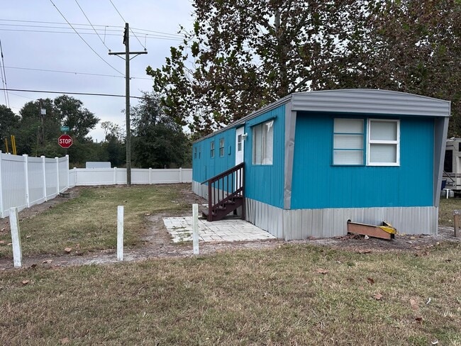 Building Photo - 2Bed 1Bath Rent To Own in Zephyrhills, FL Unit 23 - MH