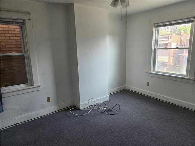 Photo - 350 Coltart Ave