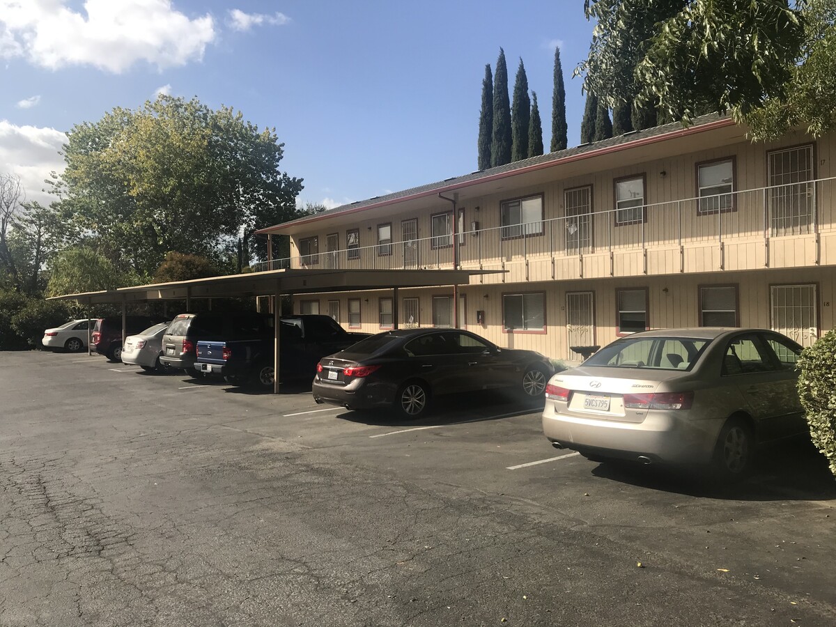 Photo - 2601 Delano Ave Apartments