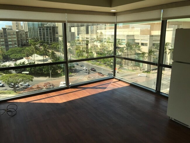 Century Center 1 Bdrm., 1 bath, 1 cov'd Pkg. - Century Center 1 Bdrm., 1 bath, 1 cov'd Pkg. House
