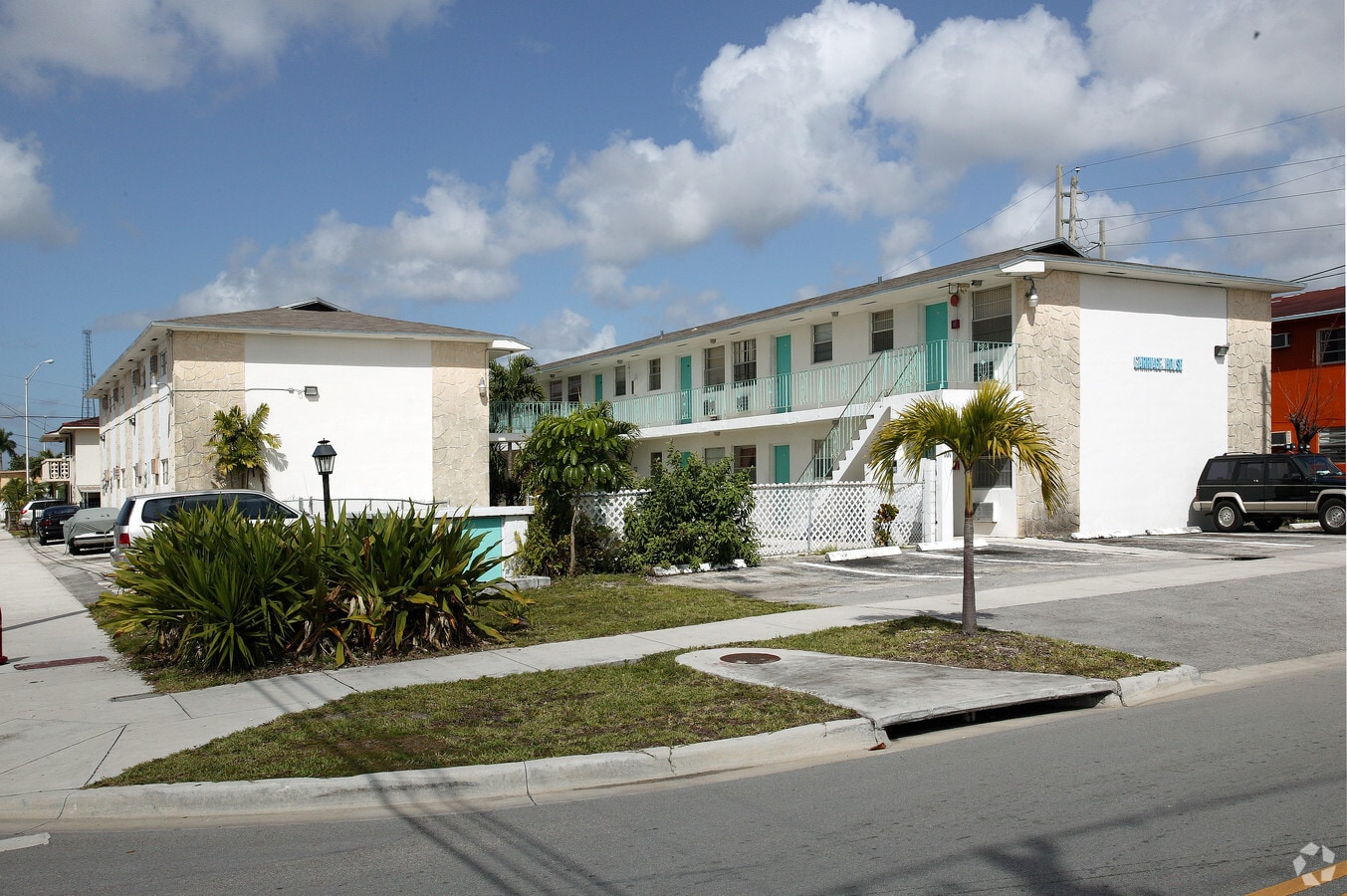 Carriage House Apartments - Carriage House Apartments