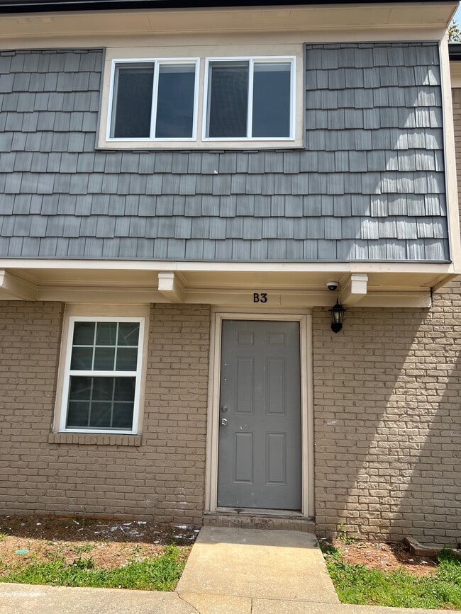 Building Photo - 2604 Campbellton Rd SW Rental