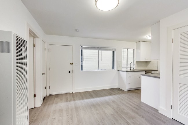 Photo - 2240 Larkin
