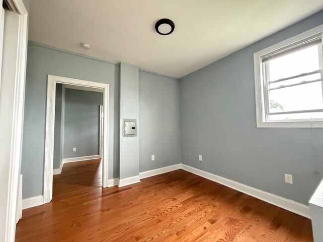 96 Seaview Ave 3L