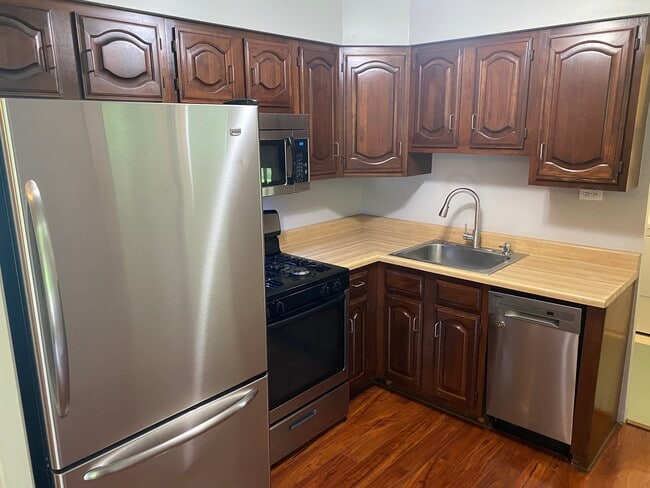 Photo - 417 Lincolnshire Dr