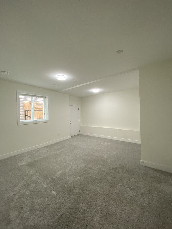 Photo - 8373 Breakey St