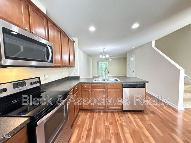 Photo - 8527 Quarton Dr