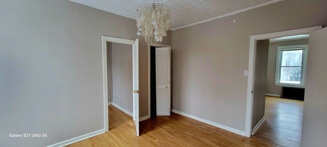 Photo - 677 Leonard St Unidad 2