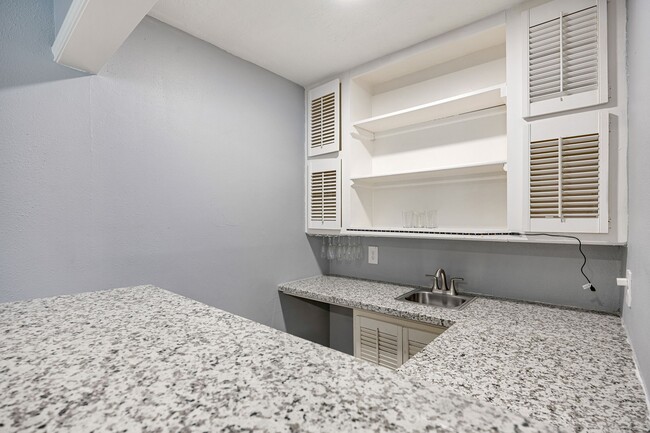 Photo - 7606 Richmond Ave.