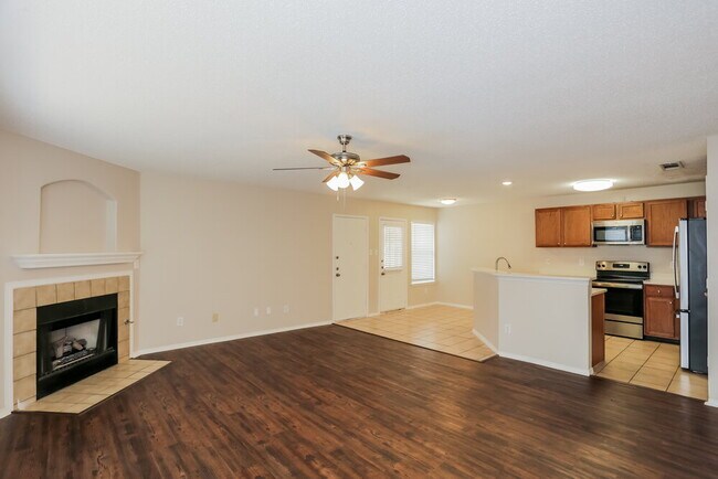 Photo - 612 Grove Manor