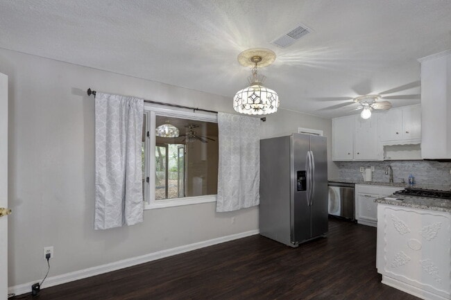 Photo - 4527 Fairview Dr