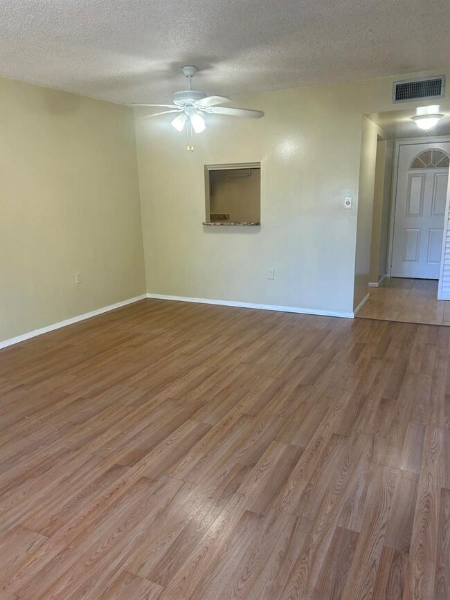 Building Photo - 4304 NW 9th Ave Unit .