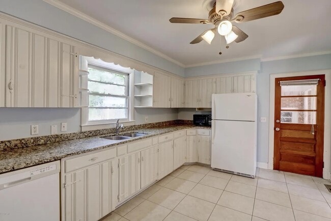 Photo - 211 Oak Leaf Dr