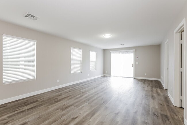 Photo - 6578 Holly River St