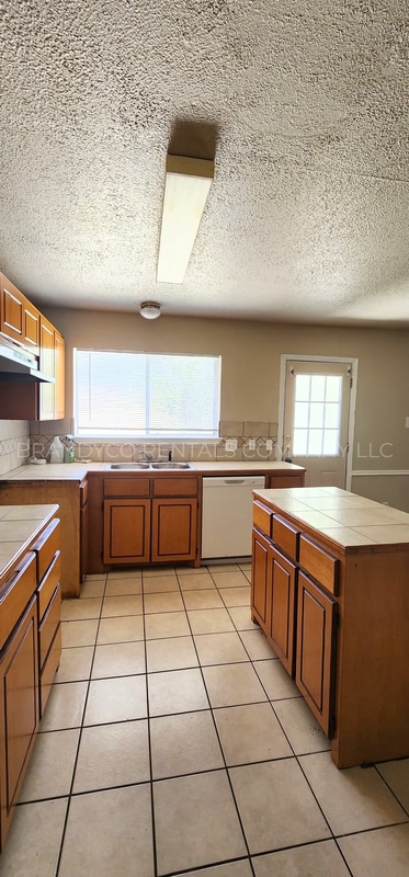 1208 Circle Tree Loop