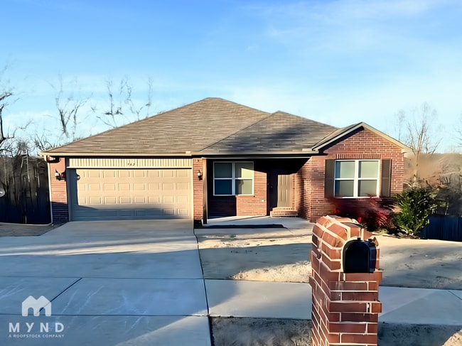 Building Photo - 942 Pinehurst Loop