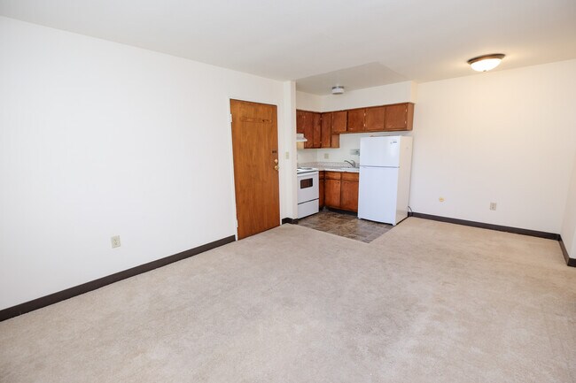 Photo - Colonial Court Apartments