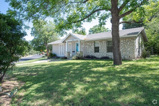 Building Photo - Charming 3/1 South Congress Retreat! Rental
