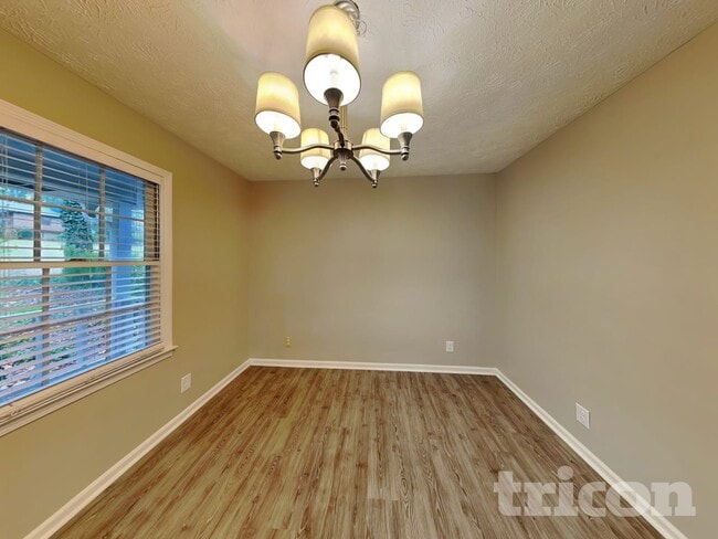 Photo - 145 Victoria Station