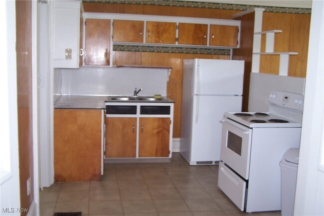 Photo - 15962 Pierce St Unit B