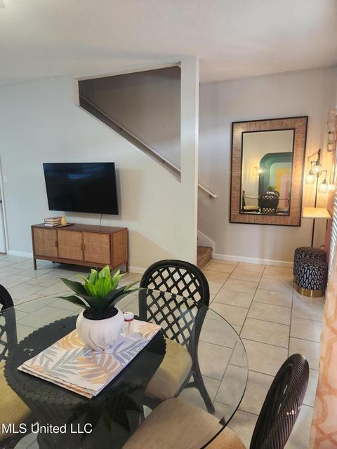 Photo - 1120 Century Oaks Dr