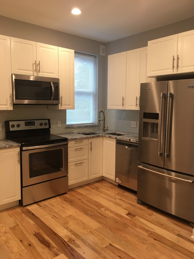 Kitchen - 296 Kelton Ave Townhome
