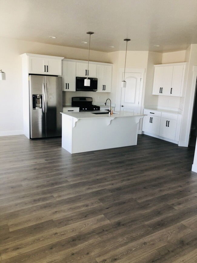 Kitchen - 4348 W Hemsley Ln Townhome