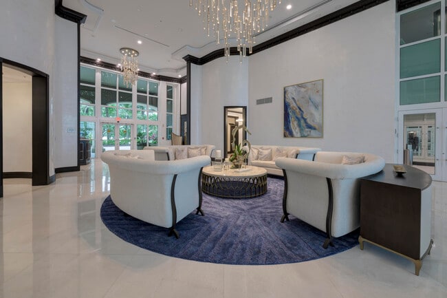 Photo - 1063 Hillsboro Mile Unidad 301