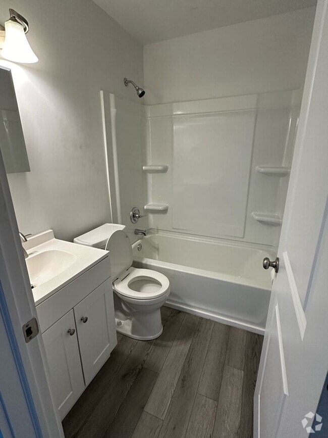 Building Photo - Renovated Southside 2BR/1BA duplex Rental