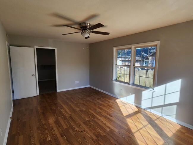 Building Photo - 1108 Norwood St