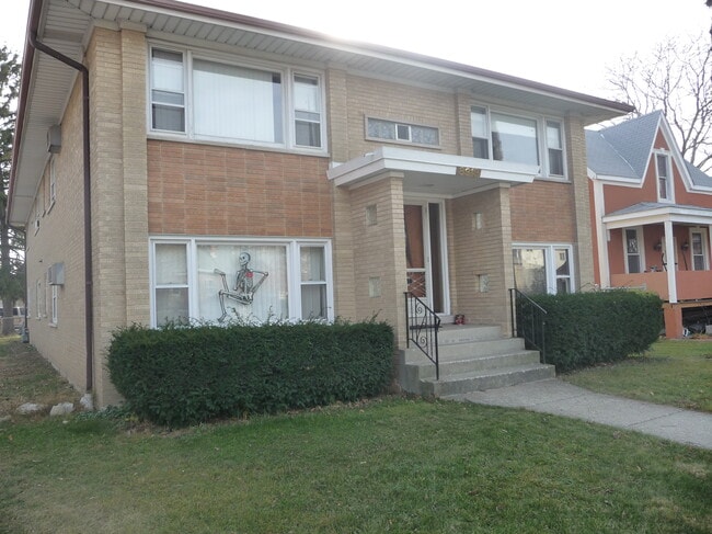 Photo - 8913 Grant Ave Unidad 4
