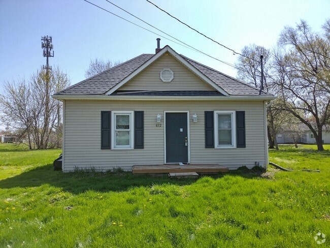 Building Photo - 612 S Webster St Rental