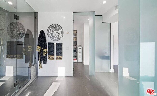 Photo - 22616 Oxnard St