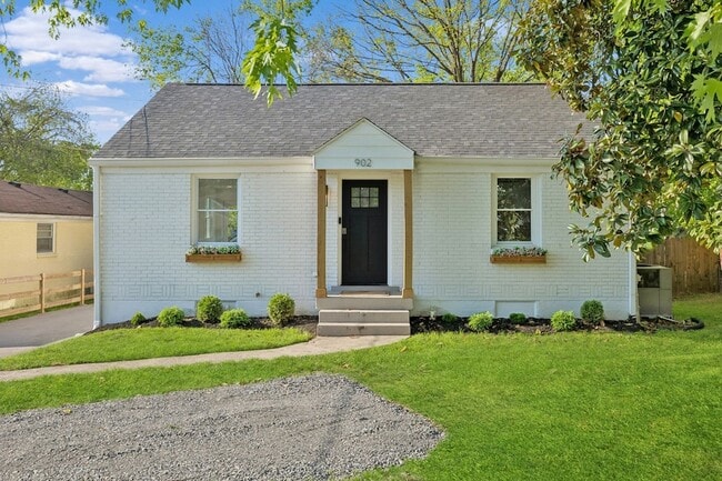 Photo - 902 Broadmoor Dr