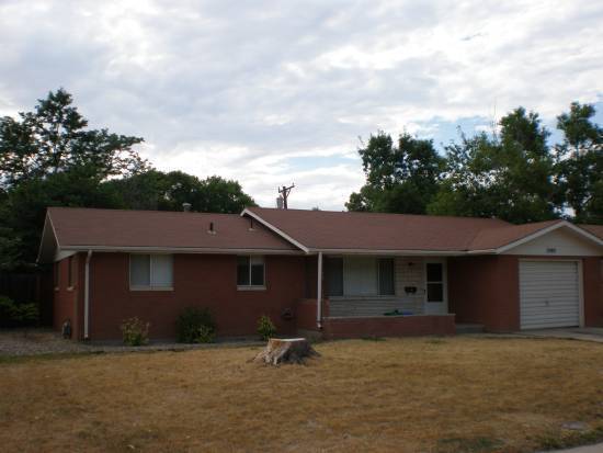 Building Photo - 3 Bedroom, 1 Bath Home with 1 car attached...