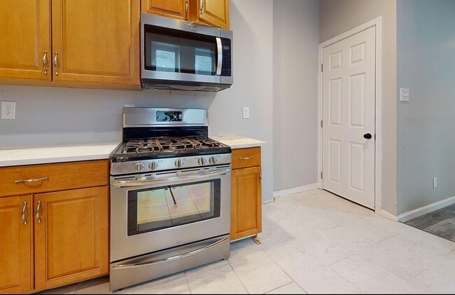 Photo - 929 N St Bernard St